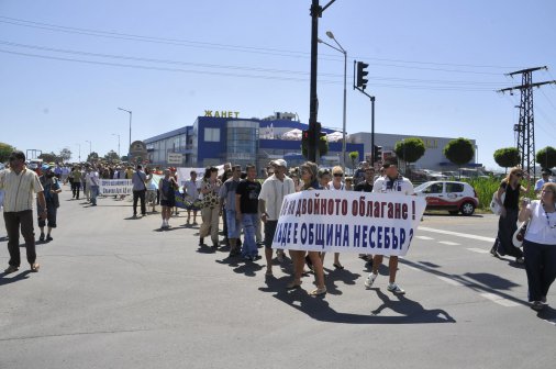 Хотелиери блокираха пътя Бургас - Варна