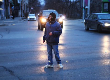 Непълнолетни хулигани блокираха трафика на Орлов мост