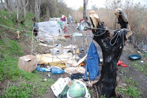 Общината в Бургас премахна цигански бивак