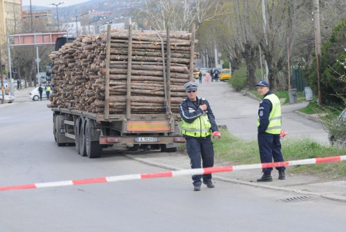 Гръмнала гума на ТИР уби мъж на Околовръстното в София