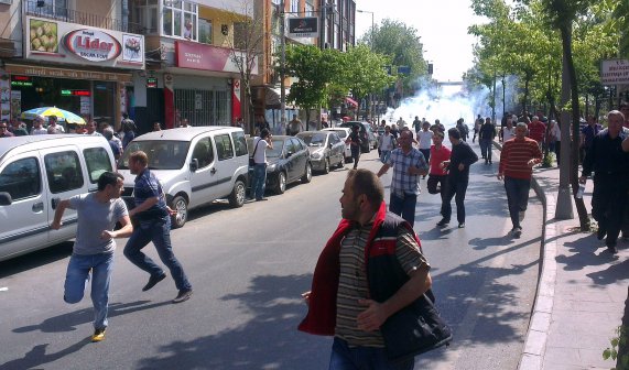 Ранени и арестувани при протести в Истанбул