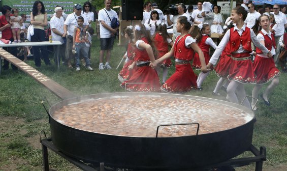 Хиляди боядисваха яйца на Велика Събота в Южния парк