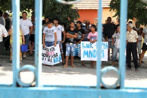 Протест и контрапротест пред ВиК във Варна