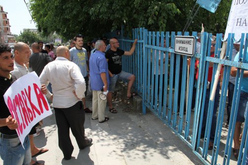 Протест и контрапротест пред ВиК във Варна