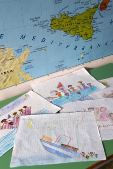 Детски рисунки от Лампедуза
