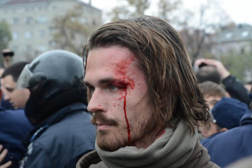 Сблъсъци и кръв белязаха студенската окупация на парламента