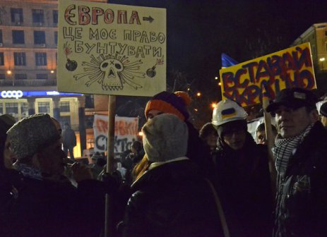 Полиция окървави протеста срещу Янукович в Киев