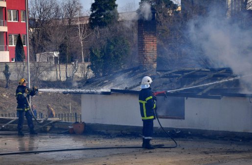 Гостилница изгоря до основи край Варна