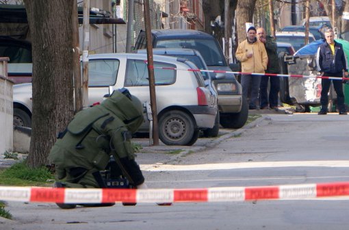 Отцепиха улица във Варна за проверка съмнителен предмет върху автомобил!