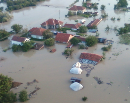 Снимки от въздуха показват водния ад в Мизия