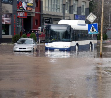 Два бургаски квартала са под вода след обилните валежи снощи