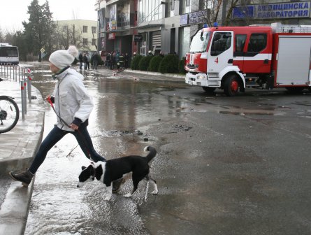 Два бургаски квартала са под вода след обилните валежи снощи