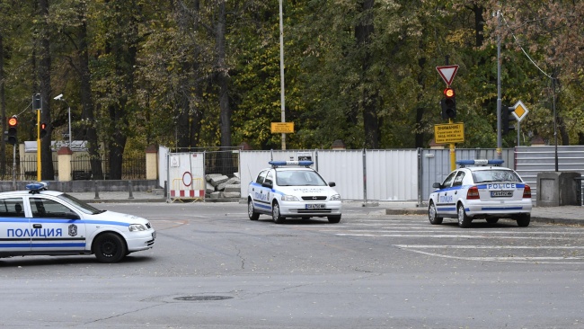 Спряха движението около Военна академия заради бомба