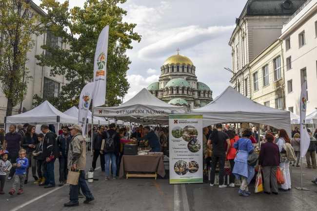 Много софиянци посетиха фермерски пазар в столицата