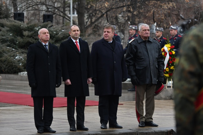  	Отслужиха Богоявленския водосвет на бойните знамена на Българската армия