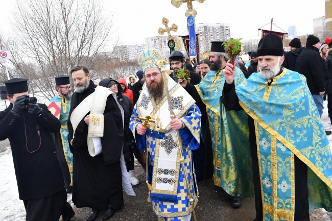 Смелчаци от цялата страна скачаха за кръста