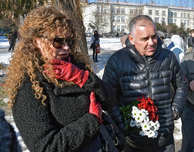 Стотици дойдоха да си кажат последно сбогом с Иван Ласкин