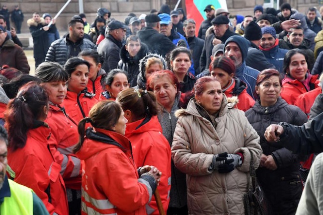 Роми протестираха пред министерски съвет с искане за оставка на Каракачанов