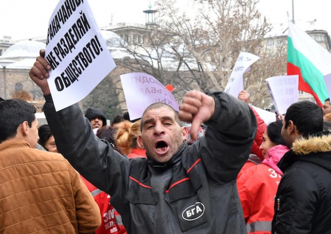 Роми протестираха пред министерски съвет с искане за оставка на Каракачанов