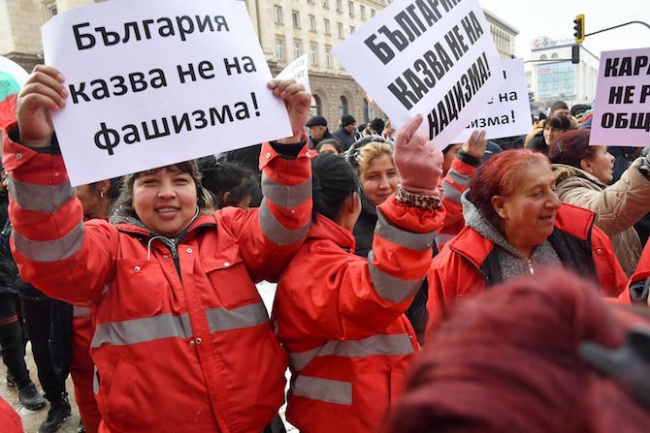 Роми протестираха пред министерски съвет с искане за оставка на Каракачанов