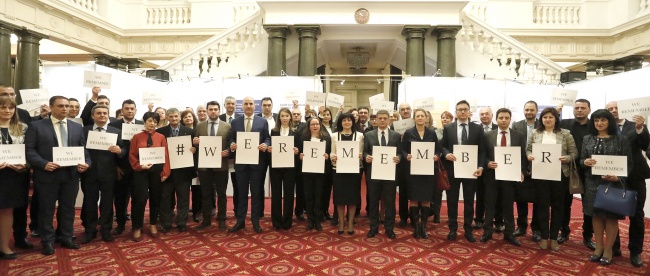 Караянчева и депутати от всички ПГ се включиха в Световната кампания – WeRemember