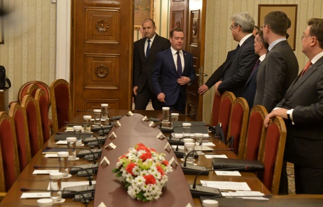 Румен Радев прие руския премиер Дмитрий Медведев
