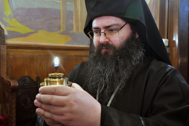  Благодатният огън тръгна към всички епархии в България