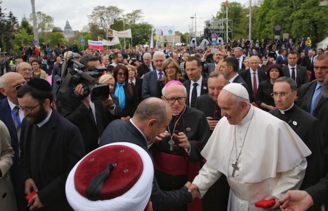Папата произнесе неделната молитва Царица небесна в София