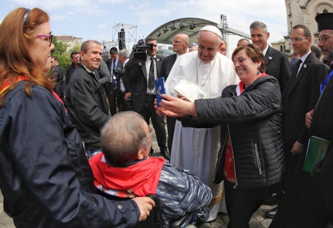 Папата произнесе неделната молитва Царица небесна в София