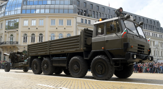 Традиционният Гергьовденски парад на въоръжените сили се проведе в София