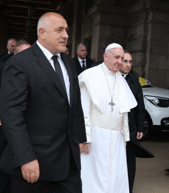 Силно послание за мир отправи папа Франциск в София