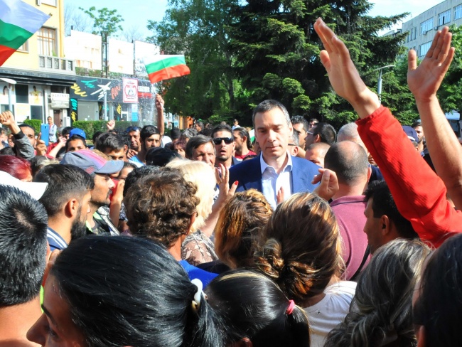 Ромите в Бургас на бунт заради спряна вода