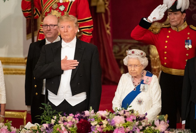 Кралица Елизабет II даде прием в чест на Тръмп