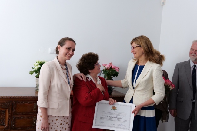 Екатерина Захариева награди доайена на българското землячество в Словакия