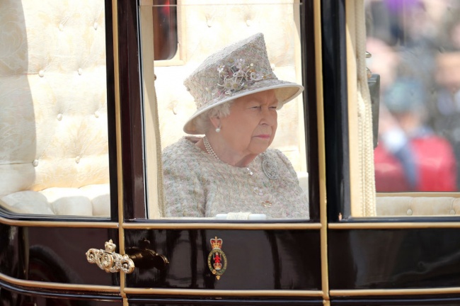 Внушителен военен парад за рождения ден на кралица Елизабет Втора