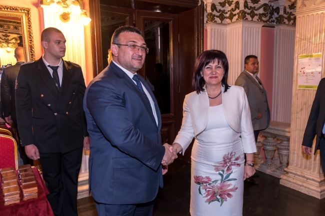 Министър Маринов и ръководството на МВР наградиха служители за постигнати отлични професионални резултати 