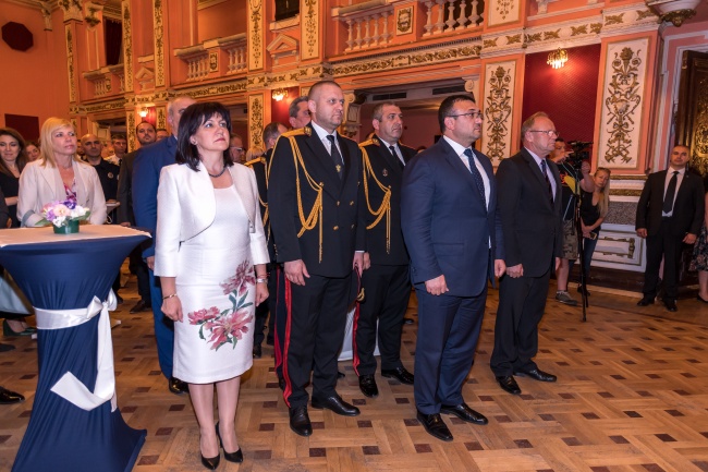 Министър Маринов и ръководството на МВР наградиха служители за постигнати отлични професионални резултати 