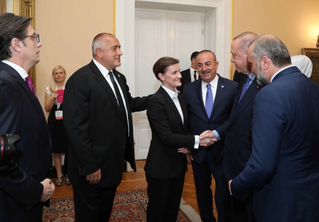 Бойко Борисов разговаря със сръбския премиер Ана Бърнабич