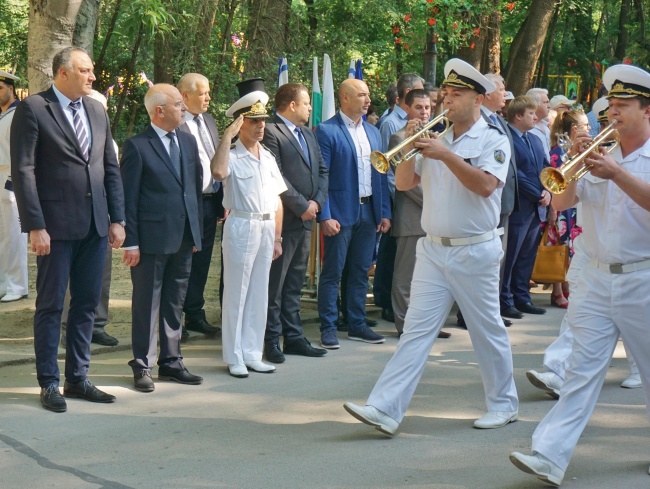  Варненци се поклониха пред делото на Апостола