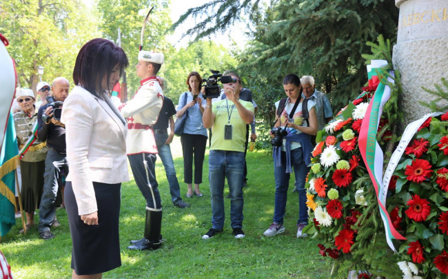 Цвета Караянчева участва в честването по случай 182-рата годишнина от рождението на Апостола на свободата в София