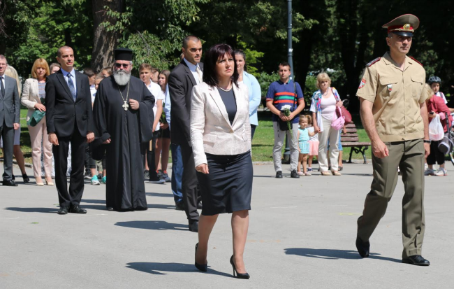Цвета Караянчева участва в честването по случай 182-рата годишнина от рождението на Апостола на свободата в София