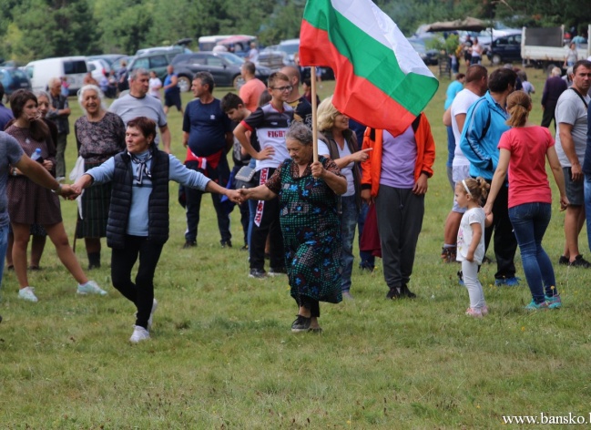 Родова среща събра хиляди хора над с. Обидим