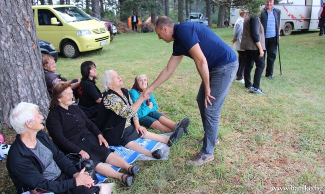 Родова среща събра хиляди хора над с. Обидим