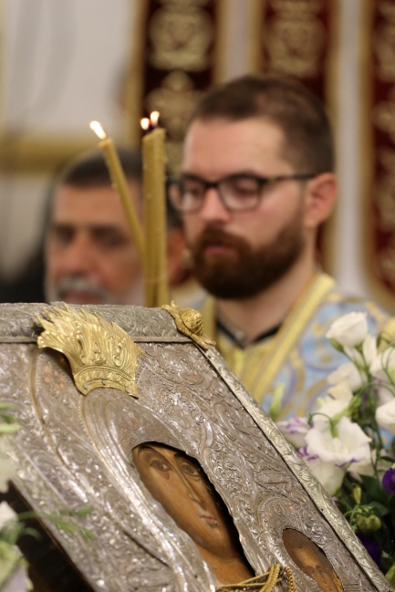   Посрещнаха чудотворната икона ''Света Богородица'' в Хасково
