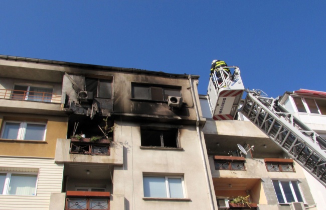 Възрастен мъж загина при пожар в дома си в Русе