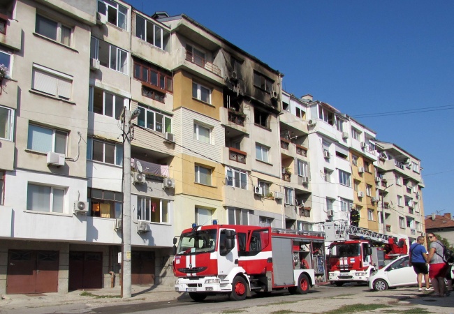 Възрастен мъж загина при пожар в дома си в Русе