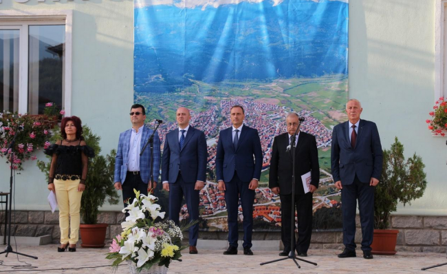 С богата фолклорна програма Добринище отбеляза своя празник