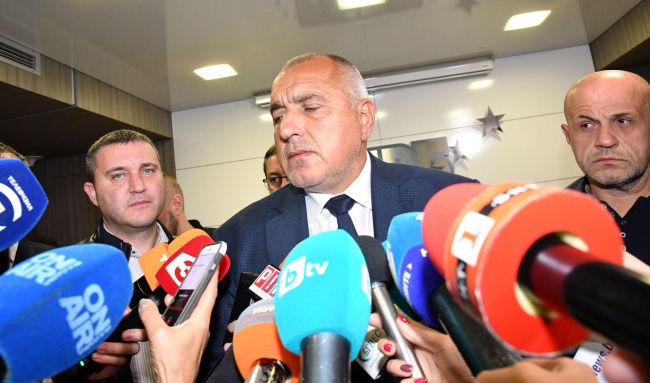 Премиерът Бойко Борисов пристигна в централата на ГЕРБ след обявяване на края на изборния ден
