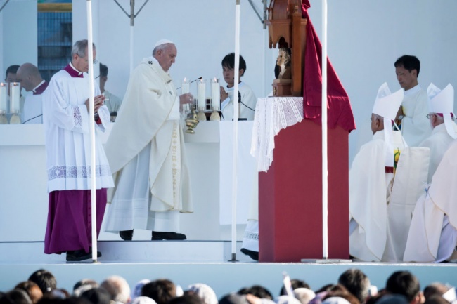 Папа Франциск отслужи меса пред 35 000 души в град Нагасаки