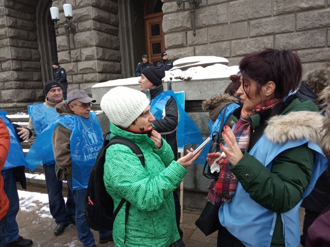 Работещите в БАБХ на протест в центъра на София, искат по-високи заплати